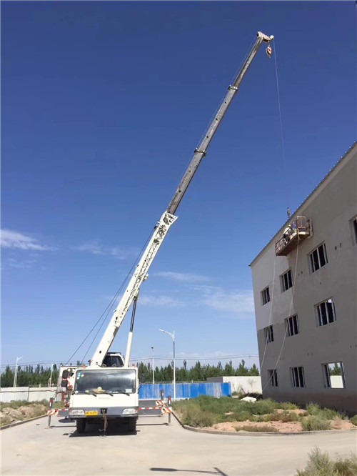 云浮市“轻装强干”—— 吊车的 “轻量化臂架” 技术